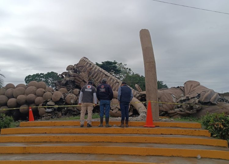 Colapsa monumento El Colotero en Álamo Temapache, Veracruz