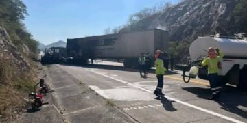 Localizan camioneta con cuerpos calcinados tras balacera en Escuinapa, Sinaloa