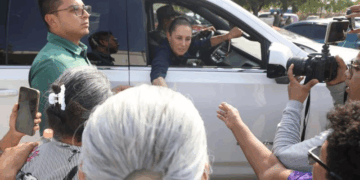 Sheinbaum se reúne con familiares de víctimas tras descarrilamiento del Tren Interoceánico; recorre hospitales en Oaxaca