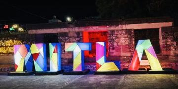 Visita la Villa Mágica Iluminada Mitla 2025