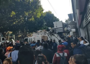 Vandalizan trabajadores de limpia oficinas del gobierno capitalino