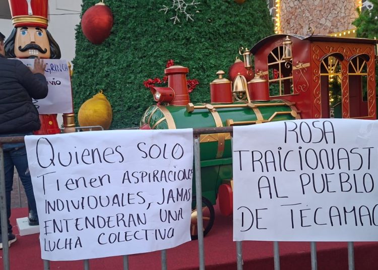 Plantón en Palacio Municipal de Tecámac por ola de despidos injustificados