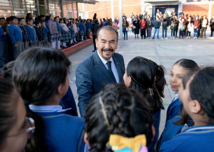 Pedro Rodríguez continúa la entrega de aulas digitales en Atizapán de Zaragoza