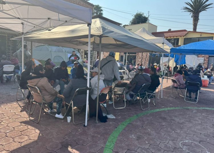 Continúa protesta en Palacio Municipal de Tecamác por ola de despidos injustificados
