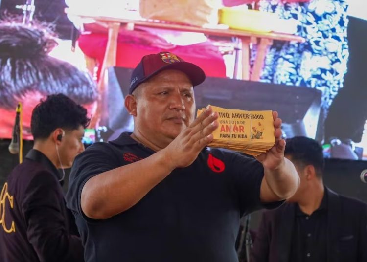 Alcalde de Huehuetán, Chiapas, regala un millón de pesos en efectivo