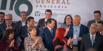 Gobernador Joaquín Díaz Mena participó en la 116ª Asamblea General Ordinaria del IMSS junto a la Presidenta Claudia Sheinbaum