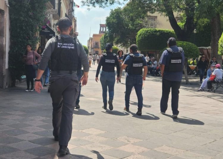 Operativo del Municipio de Querétaro deja cinco inspectores lesionados por agresiones