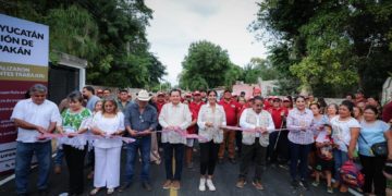 Transforman la vida de las familias de Tepakán con calles dignas