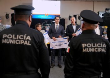 Reconoce Felifer Macías a policías municipales