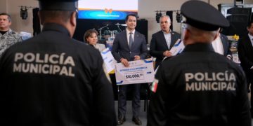 Reconoce Felifer Macías a policías municipales