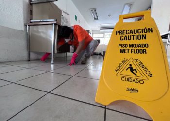 Aplazamientos en licitación de limpieza de la FGR generan señalamientos de favoritismo