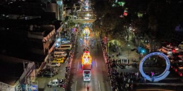 La espectacularidad de la Caravana Coca Cola llegó a Atizapán