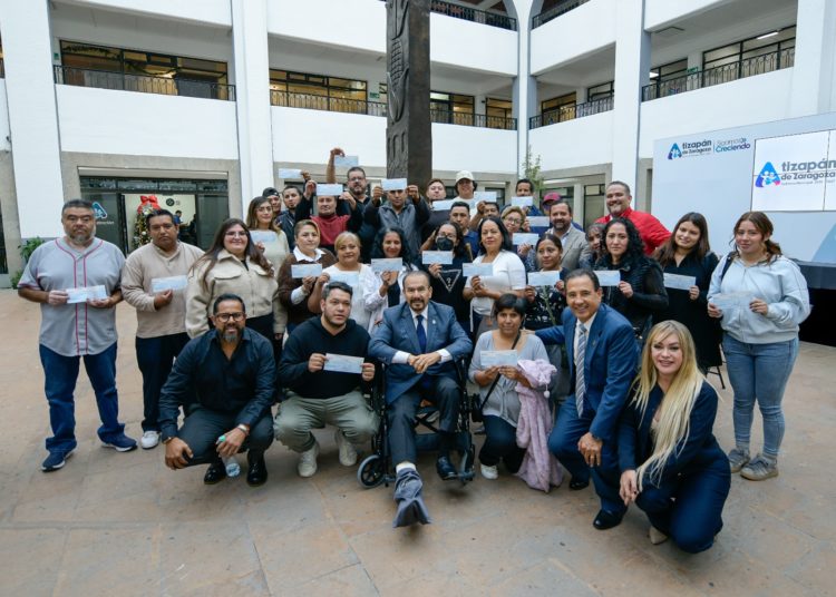 Pedro Rodríguez cumple su palabra y entrega más apoyos a vecinos de San Miguel Xochimanga