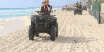 Alcaldesa Ana Patricia Peralta invita a disfrutar del Mar Caribe bajo condiciones seguras