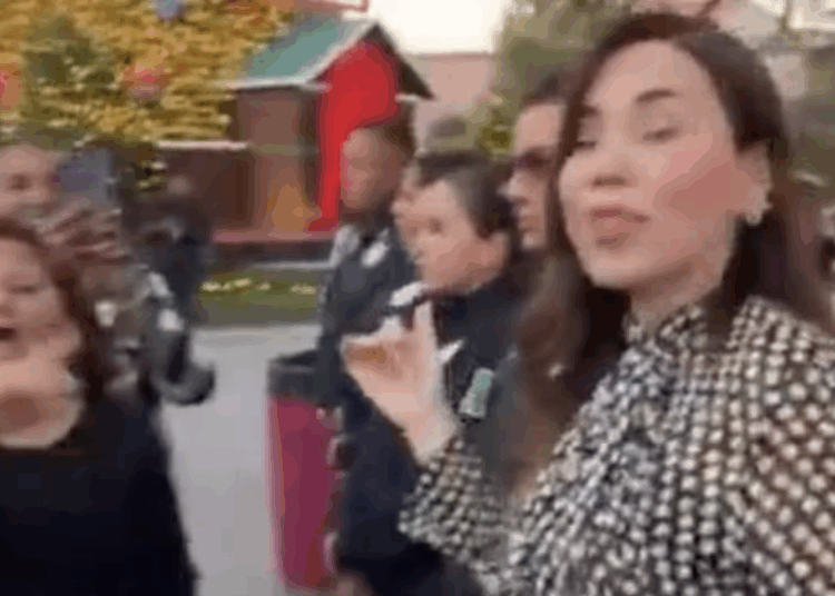 Al grito de ratera! ciudadanos corren de evento a exalcaldesa de Múzquiz