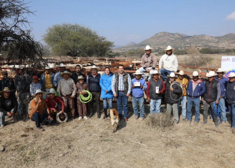 Acude Gaspar Trueba a la Jornada de Vacunación de Ganado Bovino en El Zamorano
