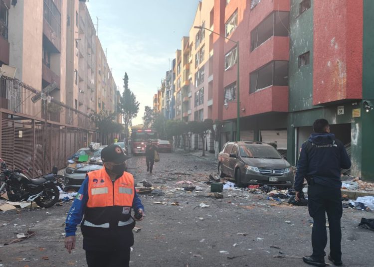 Explosión por acumulación de gas deja al menos 4 lesionados en Paseos de Taxqueña, Coyoacán