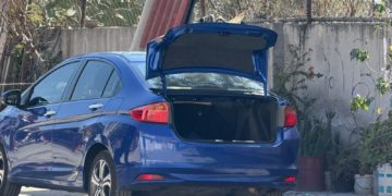 Localizan auto que arrastró a motociclista en Iztapalapa