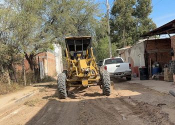 Municipio de Aguascalientes fortalece la conectividad en comunidades con trabajos de rastreo y renivelación