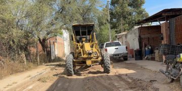 Municipio de Aguascalientes fortalece la conectividad en comunidades con trabajos de rastreo y renivelación