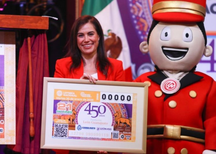 Develan billete de lotería para conmemorar 450 años de la fundación de León, Guanajuato