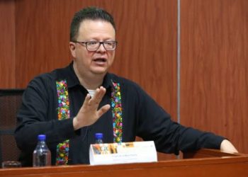 Felipe de la Mata presenta libro y plantea reforzar los derechos humanos y la representación política