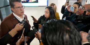 Reforma electoral debe pasar por tamiz de Morena, PT y PVEM: Monreal