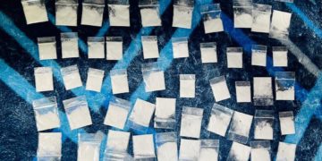 Cateos en Iztapalapa dejan dos mujeres detenidas y más de 500 dosis de droga aseguradas