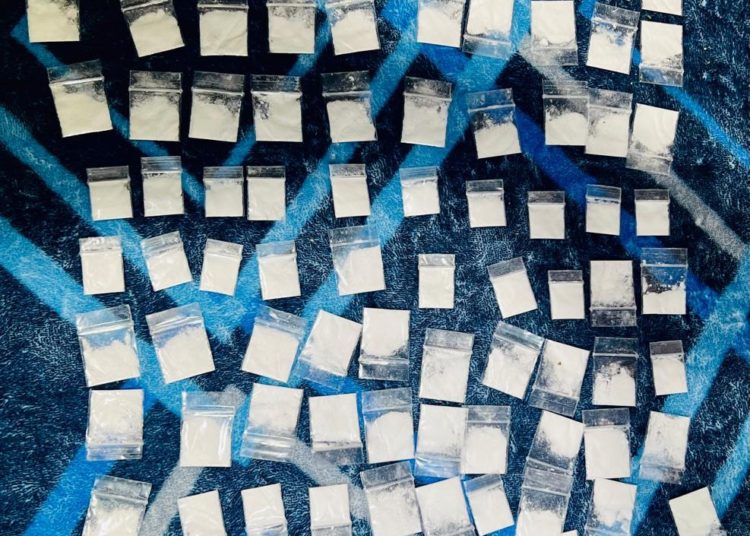 Cateos en Iztapalapa dejan dos mujeres detenidas y más de 500 dosis de droga aseguradas