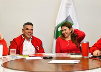 Morena no debe destinar petróleo a Cuba para sostener la dictadura de ese país, afirma Alito Moreno