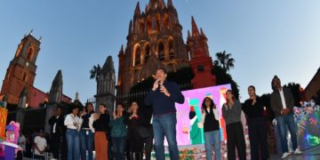 Reciben sus juguetes miles de niños de San Miguel de Allende