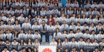 Refrenda Ana Paty peralta su compromiso con los deportistas cancunenses