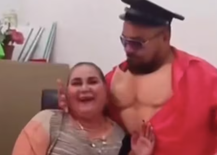 Captan a regidora de Rioverde con “stripper” en su oficina