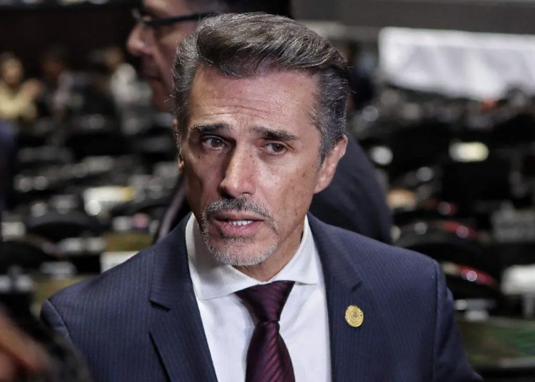 Morena suspende derechos políticos de Sergio Mayer por impacto negativo a la imagen del movimiento