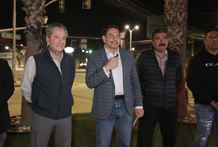Encabeza alcalde de Ciudad Juárez Cruzada Nocturna en la avenida Manuel Gómez Morín