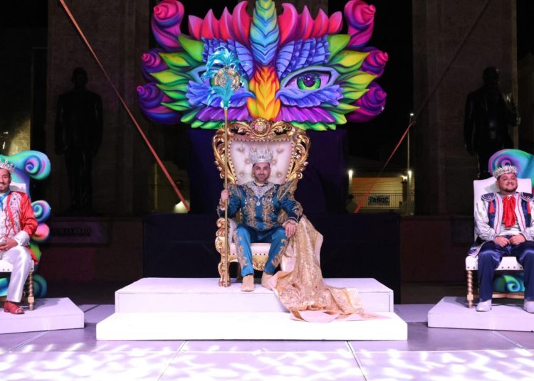 Recibe José Terán corona como rey del Carnaval Guaymas 2026 “El pueblo está de fiesta”