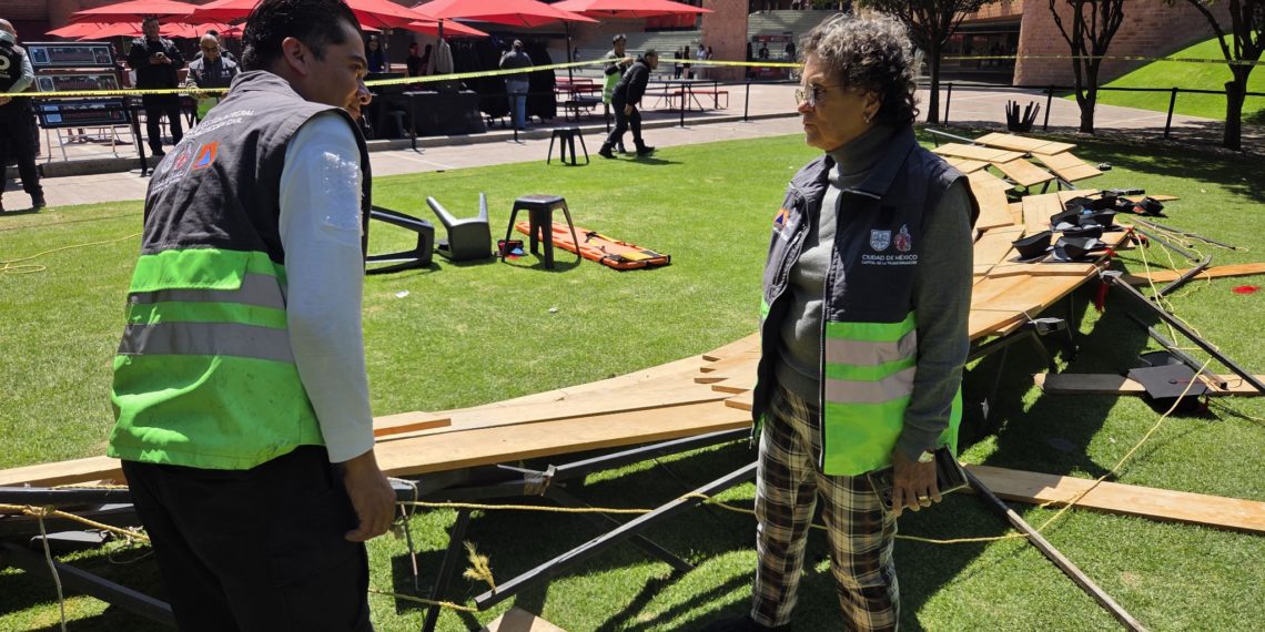 Colapsa grada durante foto generacional de la Ibero en la Álvaro Obregón, reportan 29 alumnos lesionados