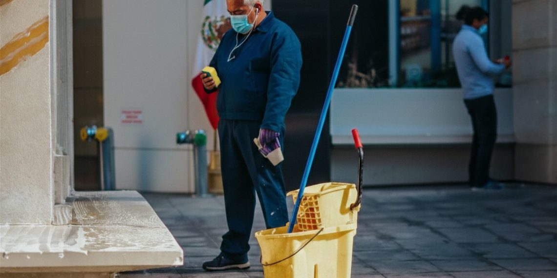 Semarnat avanza en licitación de limpieza en medio de denuncias internas