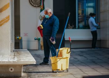 Semarnat avanza en licitación de limpieza en medio de denuncias internas