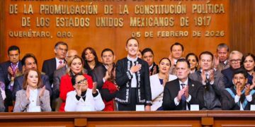 Claudia Sheinbaum preside acto por aniversario de la Constitución con presencia de gabinete y gobernadores