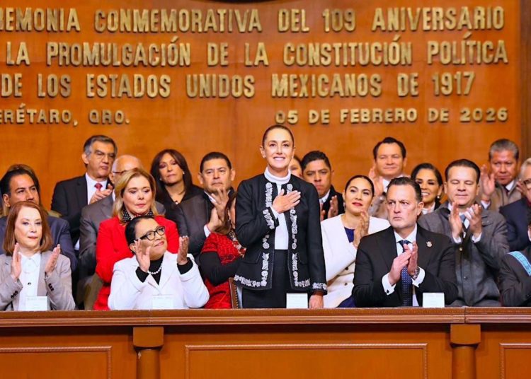 Claudia Sheinbaum preside acto por aniversario de la Constitución con presencia de gabinete y gobernadores