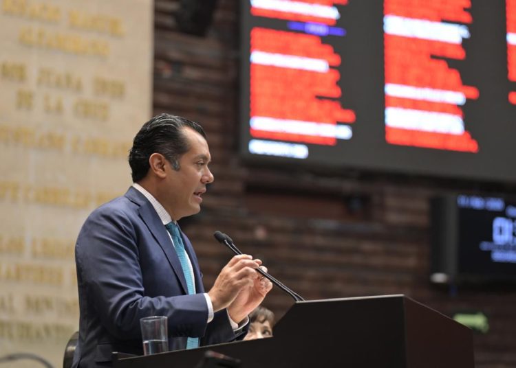 Gutiérrez Luna impulsa iniciativa para impedir que plataformas digitales alerten sobre alcoholímetros y operativos policiacos