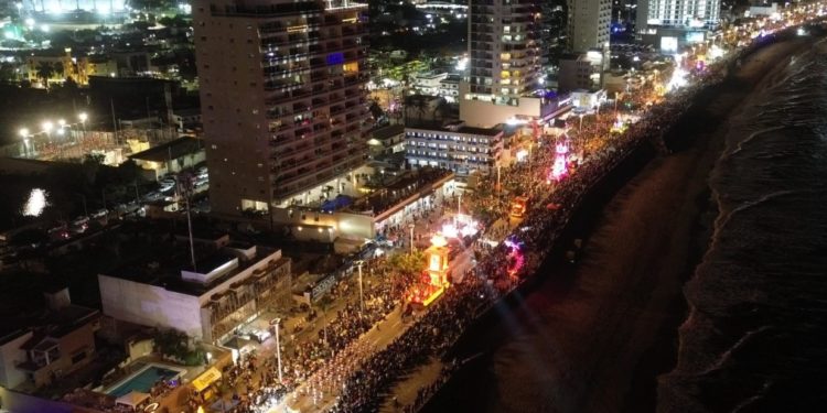 Más de 550 mil personas disfrutan el primer gran desfile del Carnaval Internacional de Mazatlán 2026