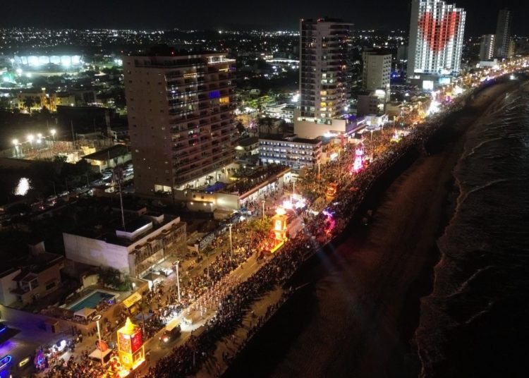 Más de 550 mil personas disfrutan el primer gran desfile del Carnaval Internacional de Mazatlán 2026