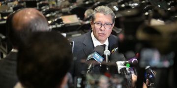 Morena no doblará las manos a PT y PVEM: Monreal