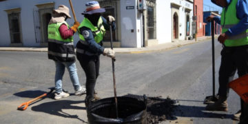 Refuerza Gobierno Municipal de Oaxaca de Juárez acciones de bacheo en vialidades estratégicas