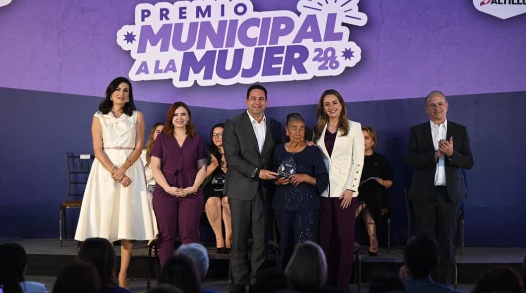 Reconocen Luly y Javier a mujeres destacadas de  Saltillo