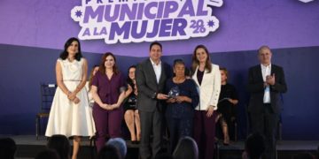 Reconocen Luly y Javier a mujeres destacadas de  Saltillo