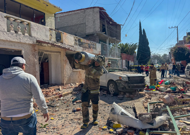 Deja al menos 12 heridos explosión de gas en vivienda de Coacalco