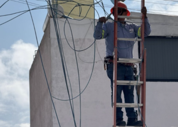 Impulsa Felifer Macías el retiro de cableado en desuso de las principales avenidas de la capital